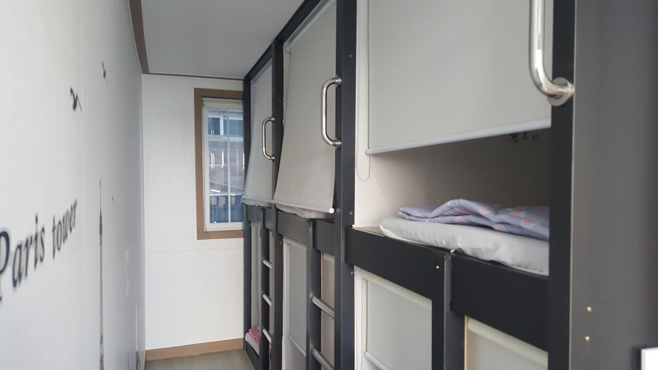 Ocean Capsule Guesthouse Gangneung Eksteriør bilde